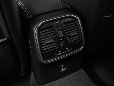 Certified 2023 Porsche Macan image 42