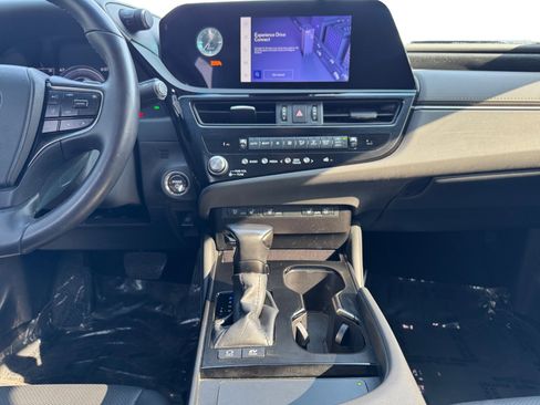 Used 2024 Lexus ES 300h w/ Premium Package FWD image 11