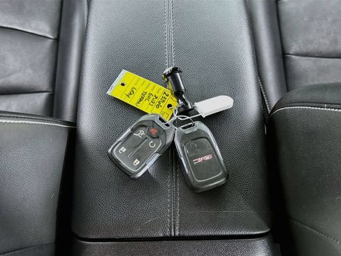 Used 2023 GMC Terrain SLT AWD/4WD image 31