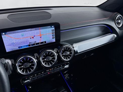 Used 2023 Mercedes-Benz EQB 300 4MATIC image 21