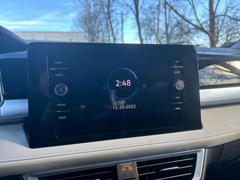 Used 2025 Volkswagen Taos SE image 21