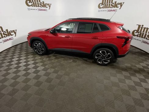Used 2026 Chevrolet Trax RS w/ Sunroof Package FWD image 5
