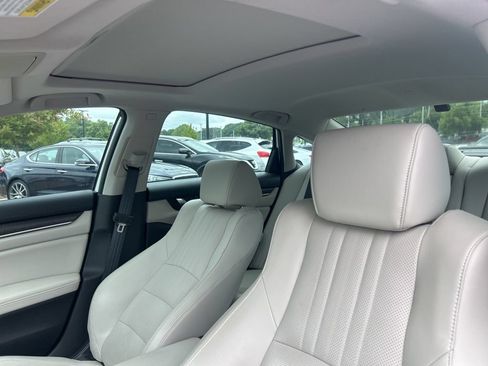 Used 2018 Honda Accord Touring image 10