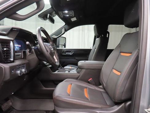 Used 2025 GMC Sierra 2500 AT4 image 12