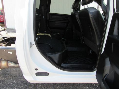 Used 2022 RAM 3500 Tradesman RWD image 17