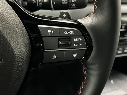 Used 2025 Honda Pilot TrailSport image 14