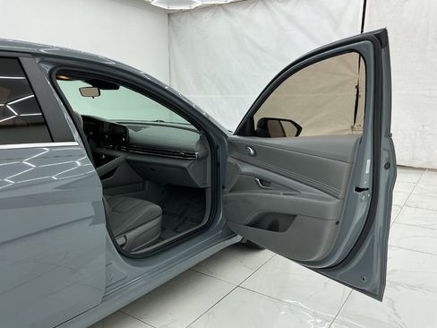 Used 2022 Hyundai Elantra SEL w/ Convenience + Premium Package FWD image 17