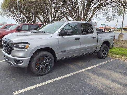 Used 2023 RAM 1500 Laramie AWD/4WD image 3