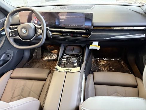 Used 2025 BMW 530i RWD image 14