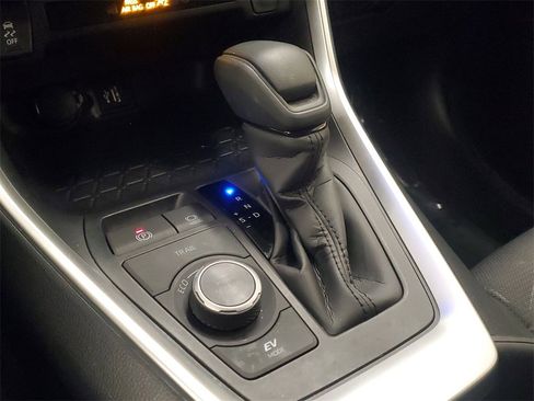 Used 2025 Toyota RAV4 XLE image 28