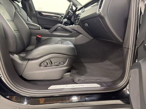 Used 2022 Porsche Cayenne Platinum Edition AWD/4WD image 20