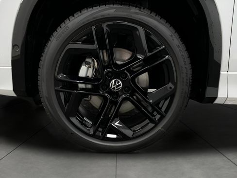 New 2026 Volkswagen Tiguan SE R-Line image 9