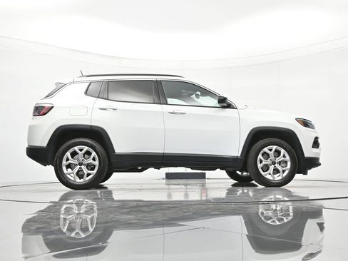 Used 2025 Jeep Compass Latitude AWD/4WD image 38