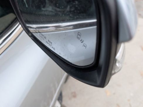 Used 2018 Toyota Highlander Limited Platinum image 17