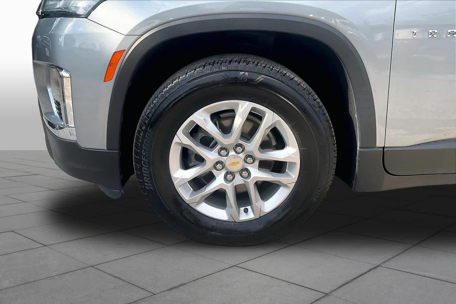 Used 2023 Chevrolet Traverse LS w/ Safety Package FWD image 11