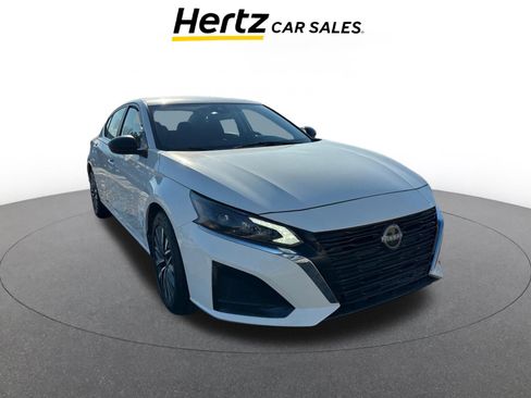 Used 2025 Nissan Altima 2.5 SV image 1