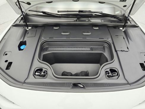 Used 2025 Audi A6 e-tron Premium Plus w/ Premium Plus RWD image 16