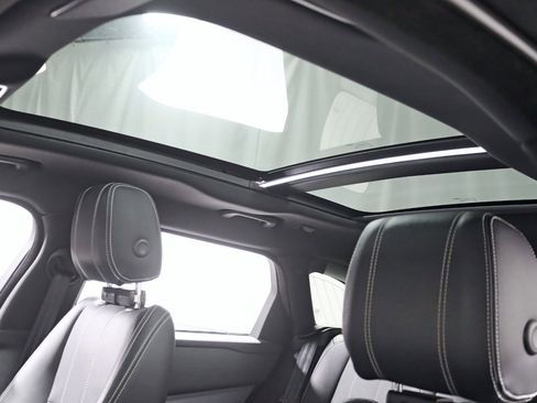 Used 2021 Land Rover Range Rover Velar R-Dynamic S image 29