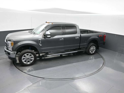 Used 2019 Ford F250 Lariat w/ Chrome Package image 18