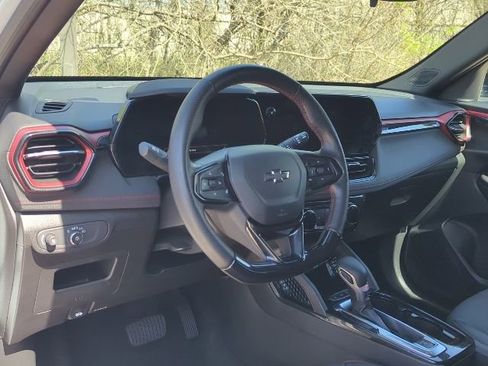 Used 2024 Chevrolet TrailBlazer RS w/ Driver Confidence Package image 4