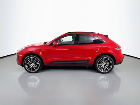 Certified 2025 Porsche Macan image 2