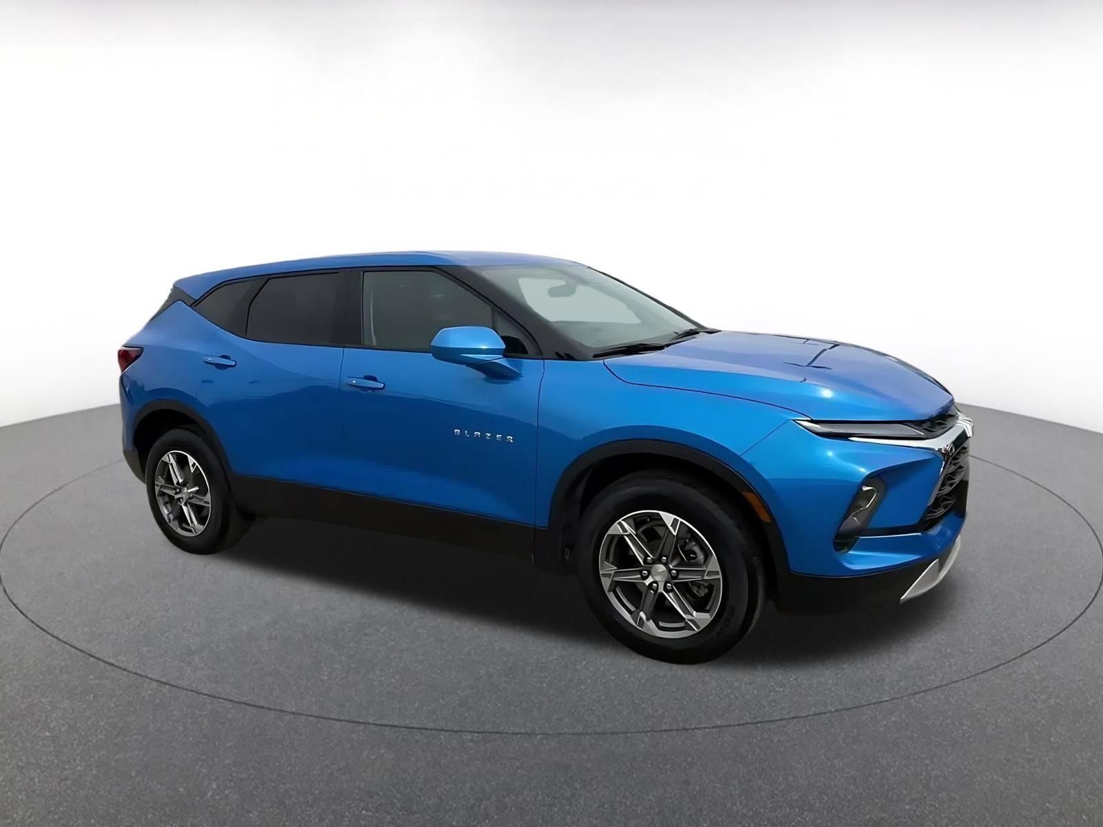 Used 2026 Chevrolet Blazer LT FWD image 2
