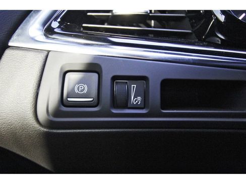 New 2025 Cadillac XT6 Luxury image 15