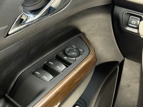 Used 2023 GMC Acadia SLE w/ Driver Convenience Package image 13