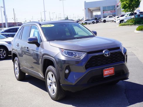 Used 2021 Toyota RAV4 XLE w/ Convenience Package AWD/4WD image 1