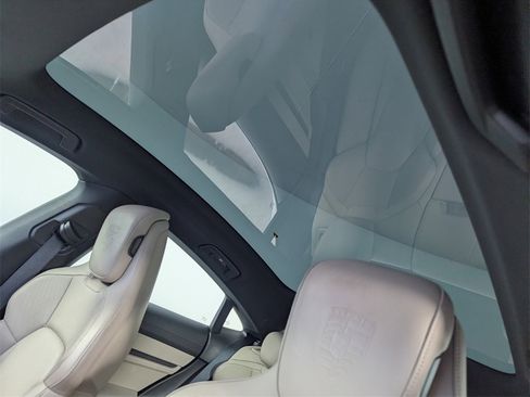 Used 2022 Porsche Taycan image 12