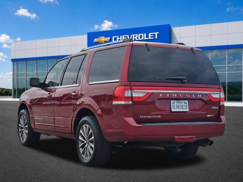 Used 2016 Lincoln Navigator Select RWD image 4