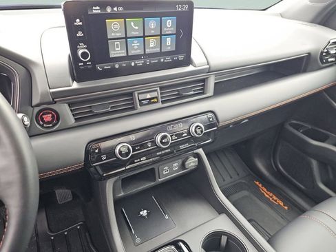 Certified 2025 Honda Pilot TrailSport image 39