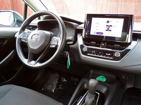 Used 2023 Toyota Corolla LE FWD image 31