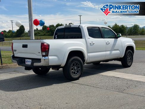 Used 2018 Toyota Tacoma SR5 AWD/4WD image 4