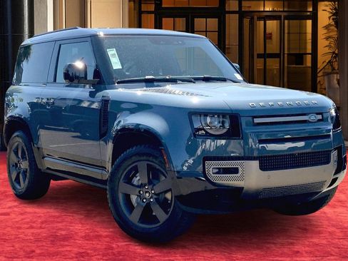 New 2025 Land Rover Defender 90 X-Dynamic SE image 3