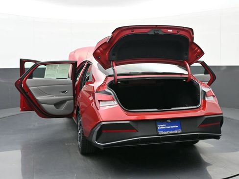 Certified 2025 Hyundai Elantra Sport image 48