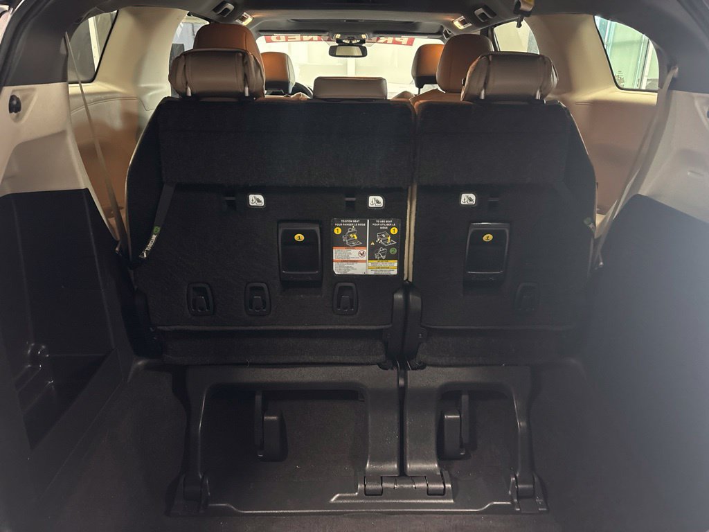 Used 2024 Toyota Sienna XLE FWD image 5