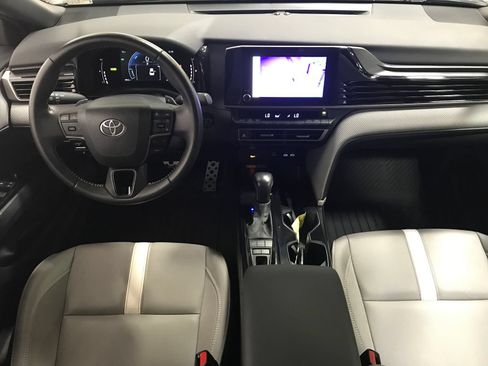 Used 2025 Toyota Camry SE FWD image 15