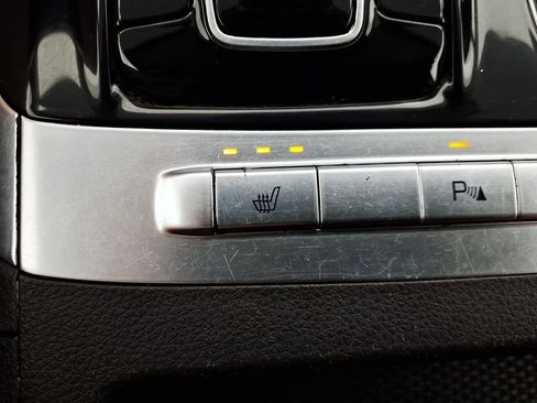 Used 2023 Kia Carnival EX FWD image 17
