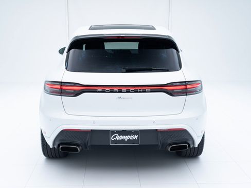 Certified 2025 Porsche Macan image 10