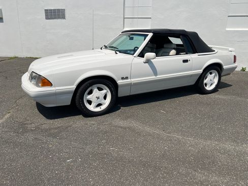 Used 1993 Ford Mustang LX RWD image 11