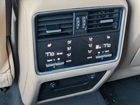 Used 2019 Porsche Cayenne image 18