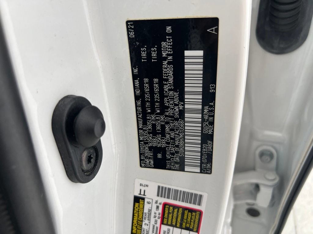 Used 2021 Toyota Highlander XLE AWD/4WD image 32