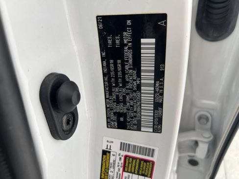 Used 2021 Toyota Highlander XLE AWD/4WD image 32