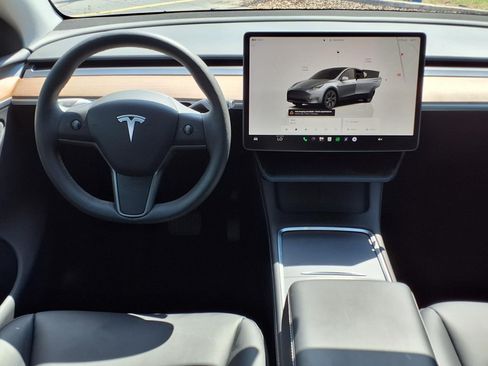 Used 2024 Tesla Model Y Long Range AWD/4WD image 13