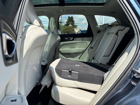 Certified 2025 Volvo XC60 B5 Core w/ Protection Package Premier AWD/4WD image 19