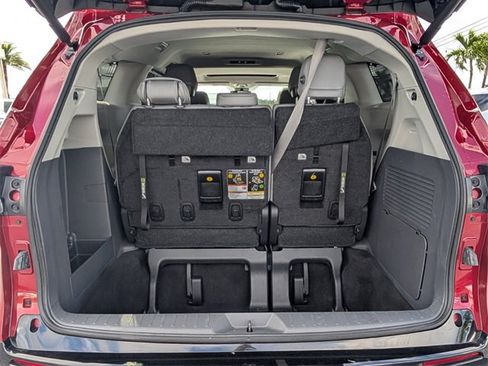 Used 2024 Toyota Sienna Limited image 10