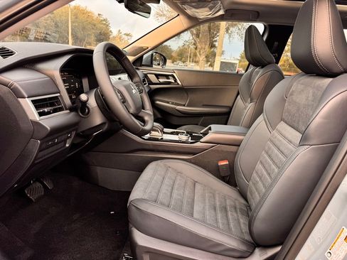 New 2026 Mitsubishi Outlander SE AWD/4WD image 14