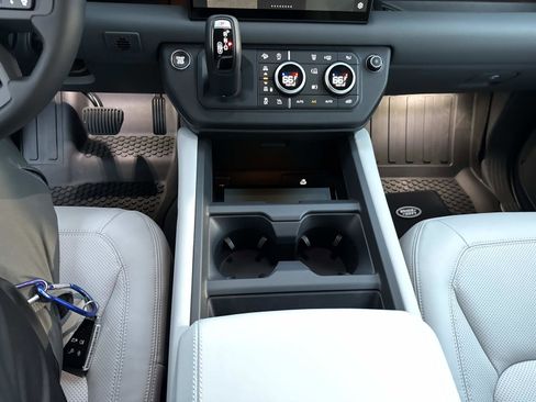 New 2025 Land Rover Defender 110 S AWD/4WD image 26