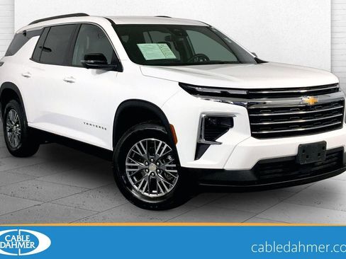 Used 2024 Chevrolet Traverse LT AWD/4WD image 1